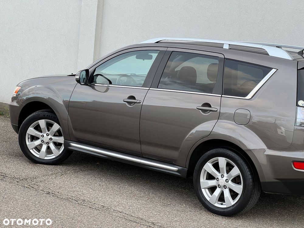 Mitsubishi Outlander 2.0 DI-D 4WD Intense - 38