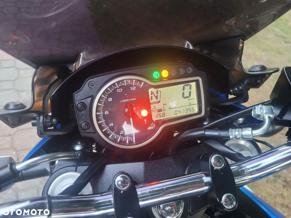 Suzuki GSR - 33