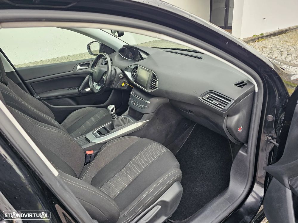 Peugeot 308 1.6 BlueHDi Allure J17 - 28