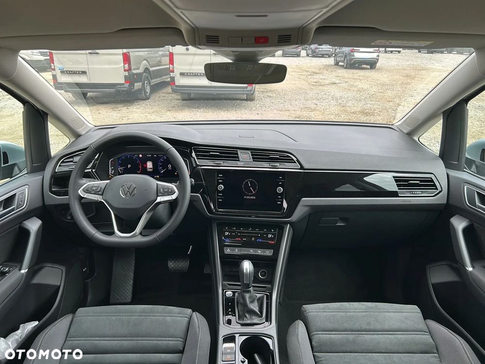 Volkswagen Touran - 4