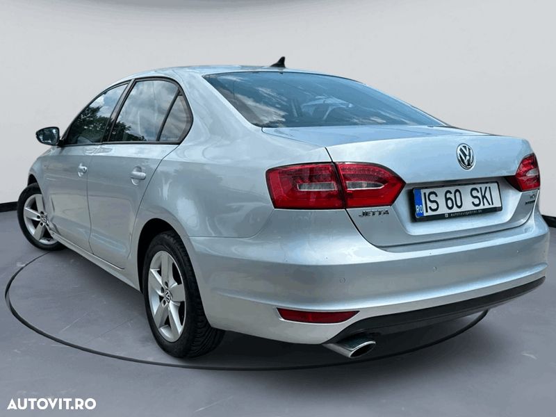 Volkswagen Jetta 1.6 TDI Blue Motion Technology Trendline - 8
