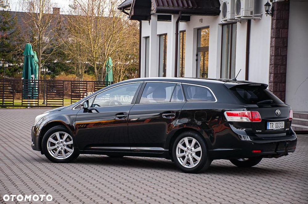 Toyota Avensis 2.2 D-4D X - 11