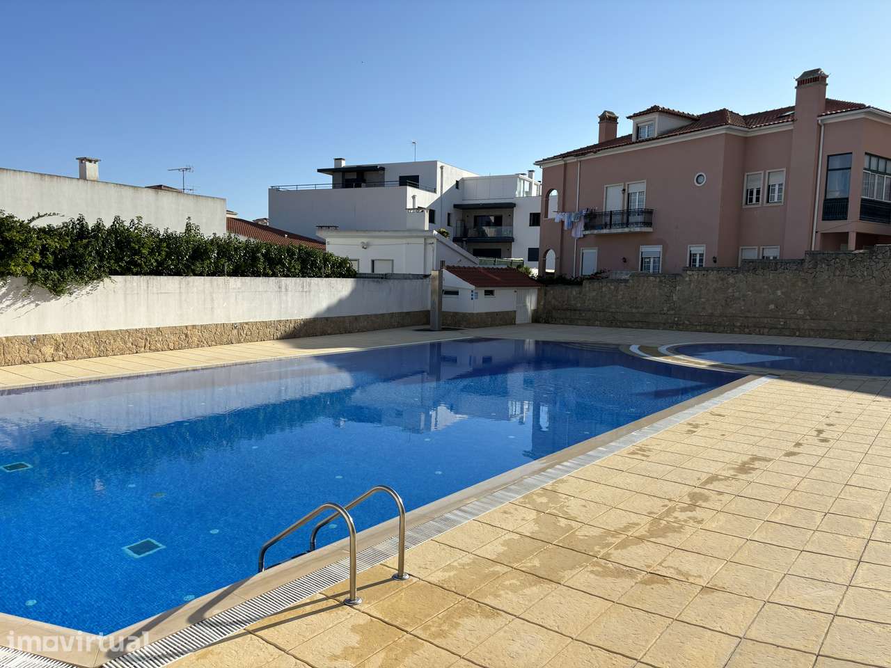 Arrecadação c/ Uso Piscina e Parqueamento em Condomínio Fechado - Grande imagem: 5/9