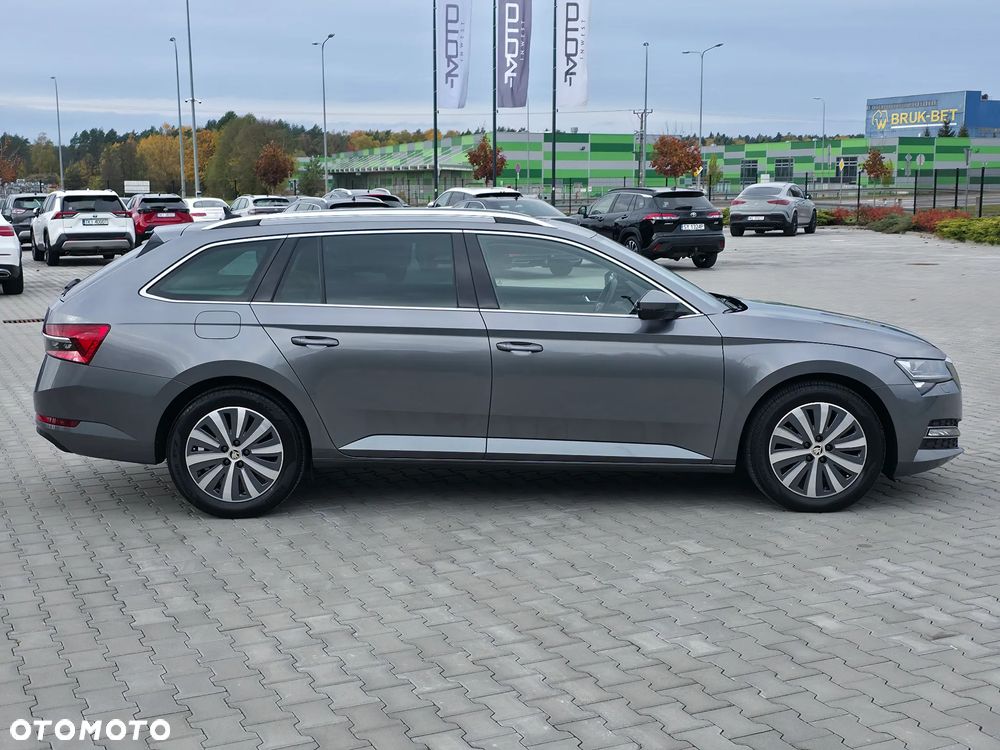 Skoda Superb 2023 photo 2