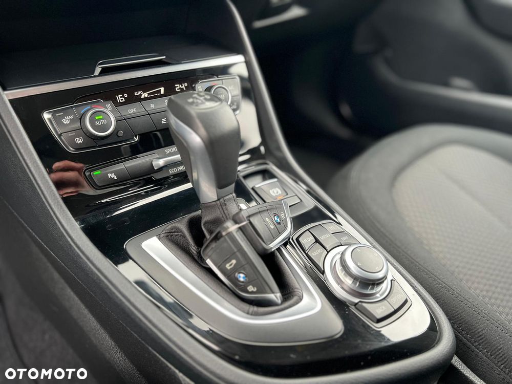 BMW Seria 2 218d Sport-Aut Sport Line - 12