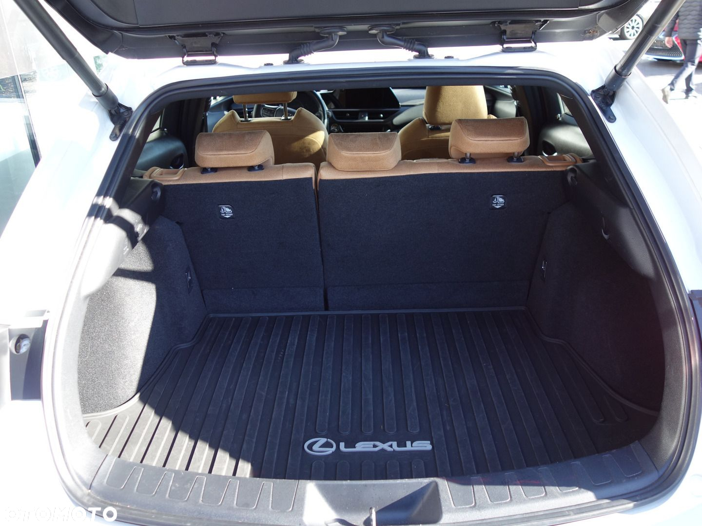 Lexus UX - 9