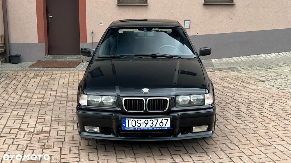 BMW Seria 3 323i - 10