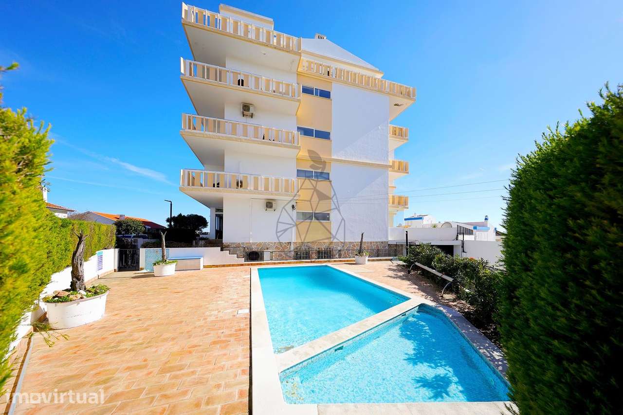 Apartamento T1  com Garagem e Piscina  no Coração da Praia da Rocha - Grande imagem: 2/60
