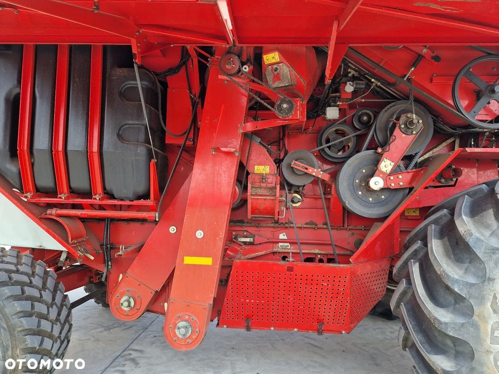 Massey Ferguson MF 36 Claas New Holland P600 - 22