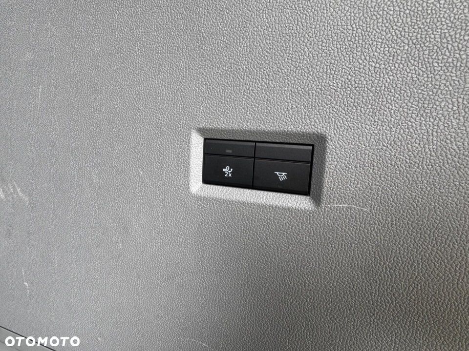 Ford Tourneo Custom - 25