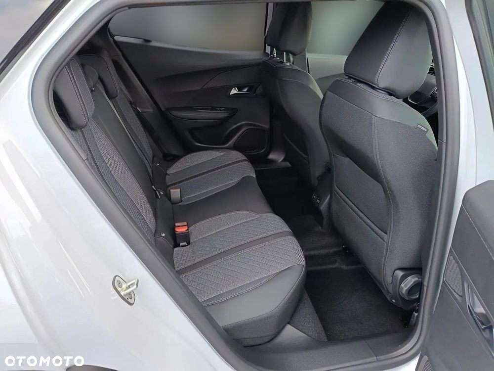 Peugeot 2008 PureTech mHEV Allure e-DCS6 - 8