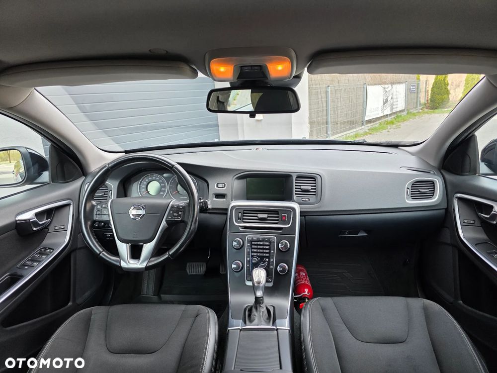 Volvo V60 D3 Momentum - 12