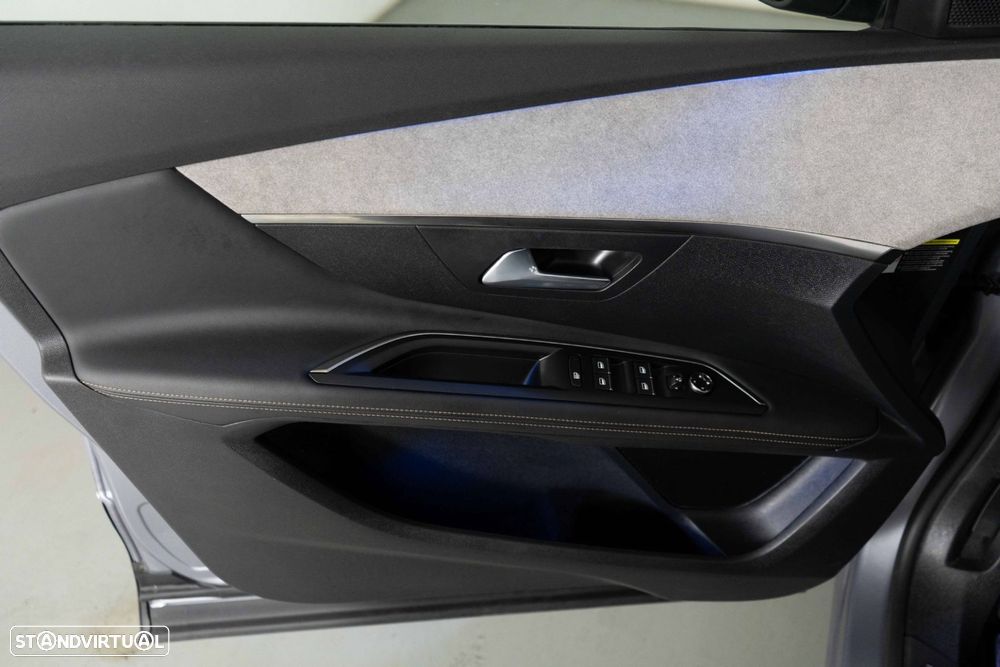 Peugeot 3008 1.6 Hybrid4 GT e-EAT8 - 22