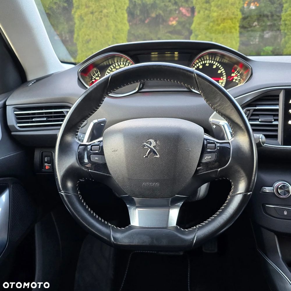 Peugeot 308 PureTech 130 GPF EAT8 Stop & Start Active Business-Paket - 26