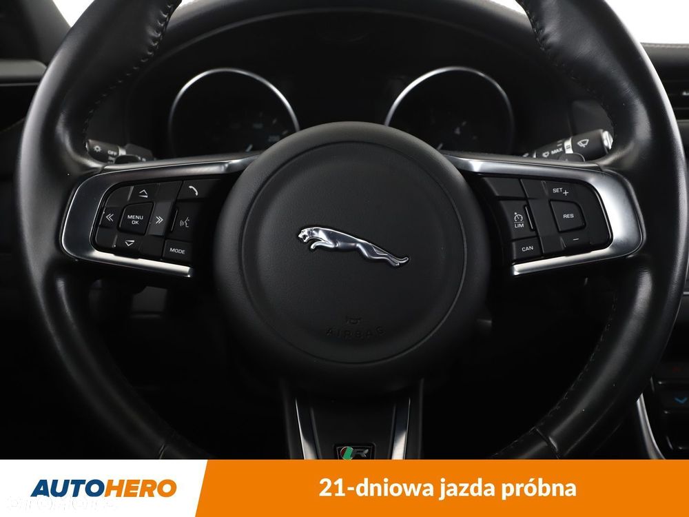 Jaguar XF 2.0 i4D R-Sport - 19