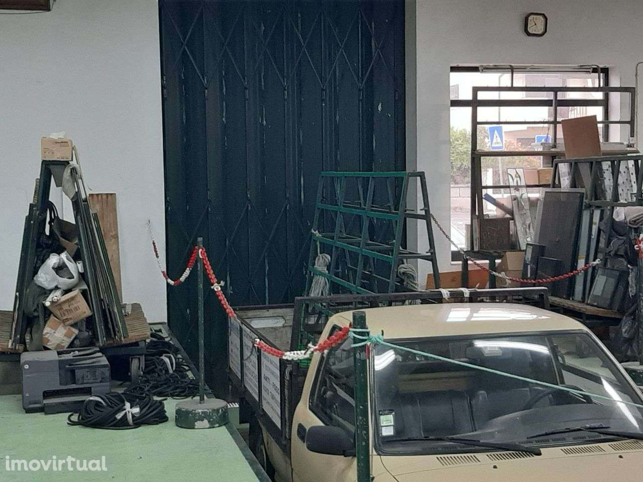 Vende ou arrenda Armazém Centro de Urrô Penafiel - Grande imagem: 3/31