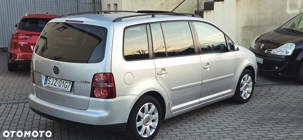 Volkswagen Touran 1.6 FSI Trendline - 2