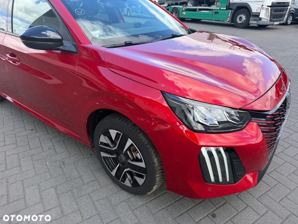 Peugeot 208 - 8