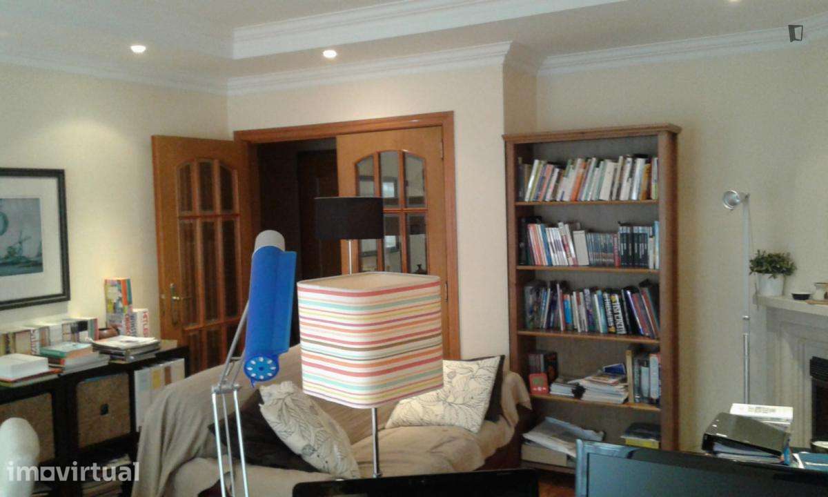 Apartamento com 1 quartos - localizado em Linda-a-Velha Lisbon - Grande imagem: 3/25