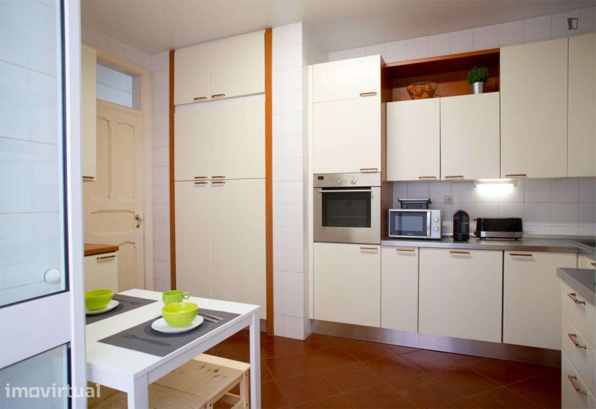 Quarto - localizado em Marquês de Pombal Lisbon - Grande imagem: 5/15