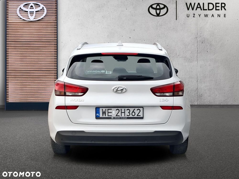 Hyundai i30 1.5 DPI Classic + - 5