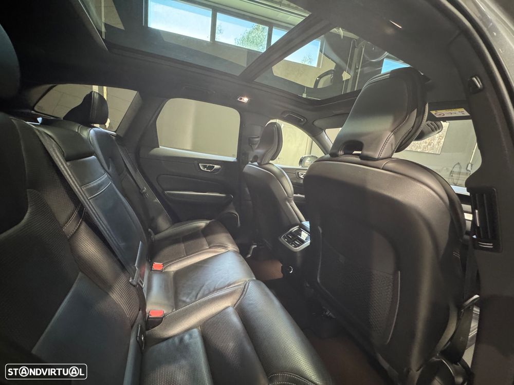 Volvo XC 60 2.0 B5 R-Design AWD - 45