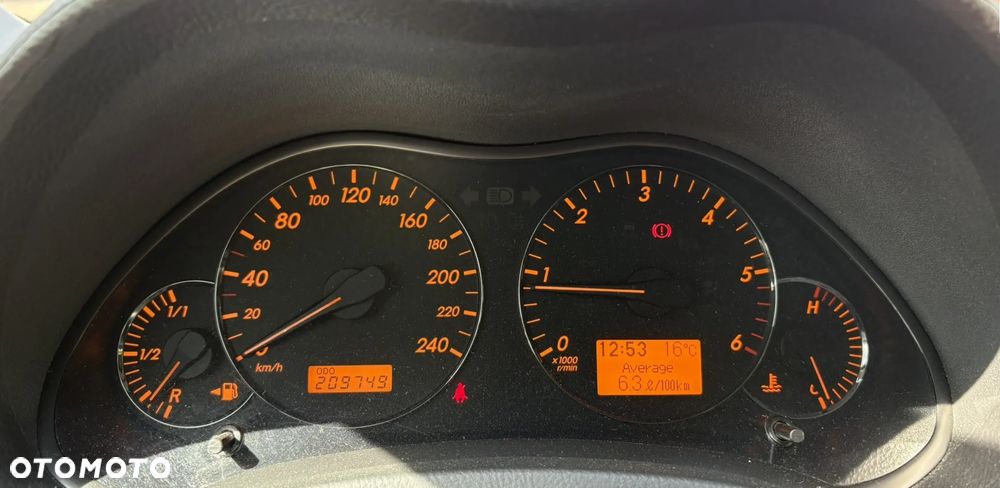Toyota Avensis 2.0 D-4D - 13