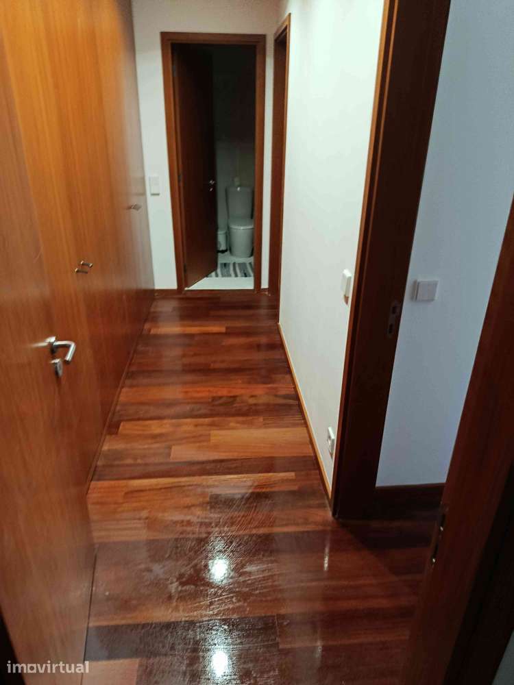 T2 renovado no centro da Maia, com varanda, arrumos e lugar de garagem - Grande imagem: 5/7
