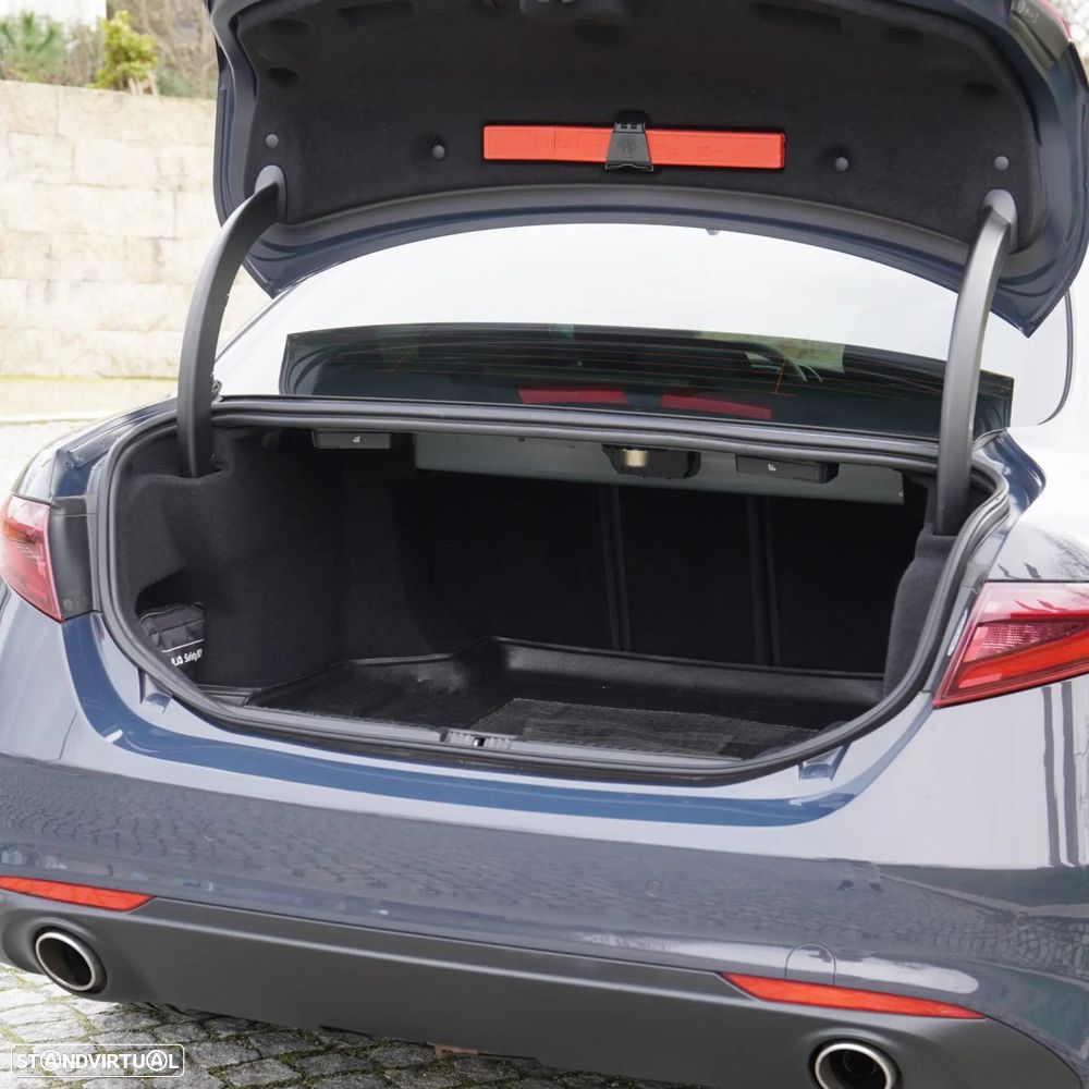 Alfa Romeo Giulia 2.2 D AT8 - 51