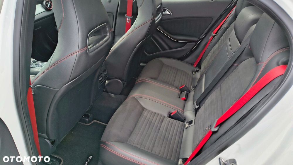 Mercedes-Benz GLA - 12