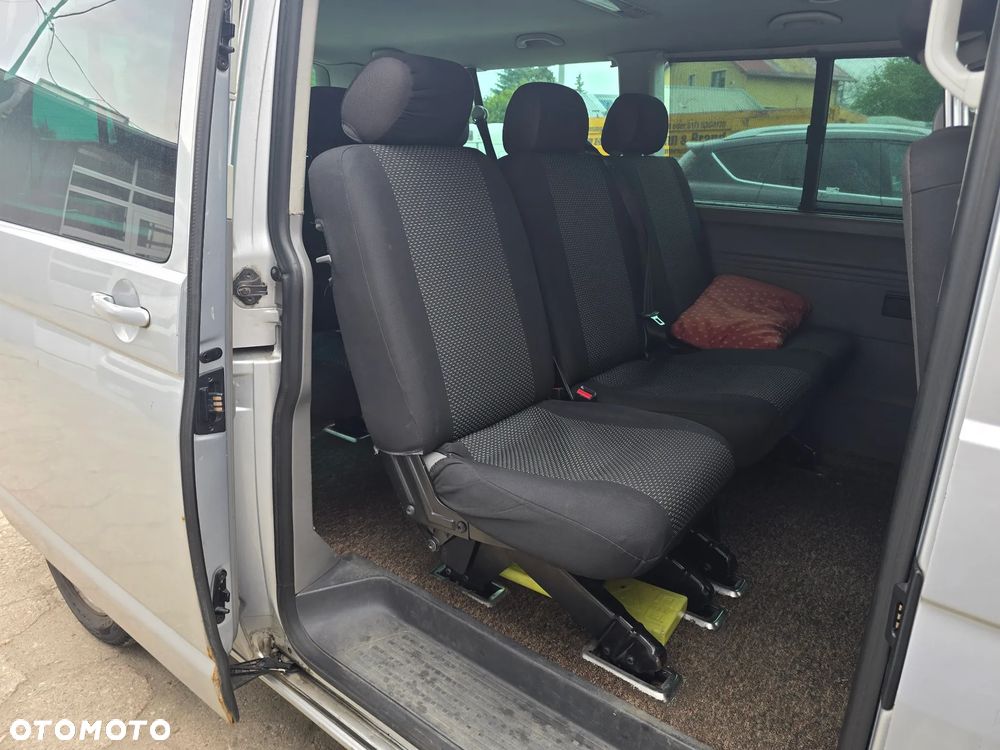 Volkswagen Caravelle - 9