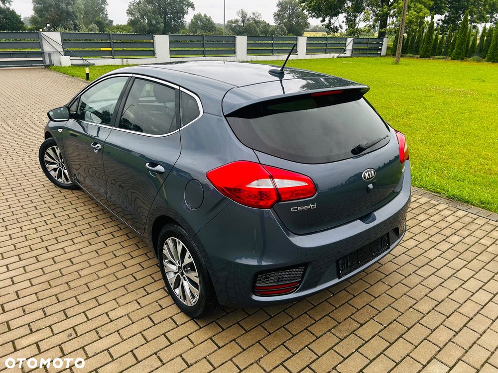 Kia Ceed 1.6 CRDi 136 ISG Dream Team Edition - 7