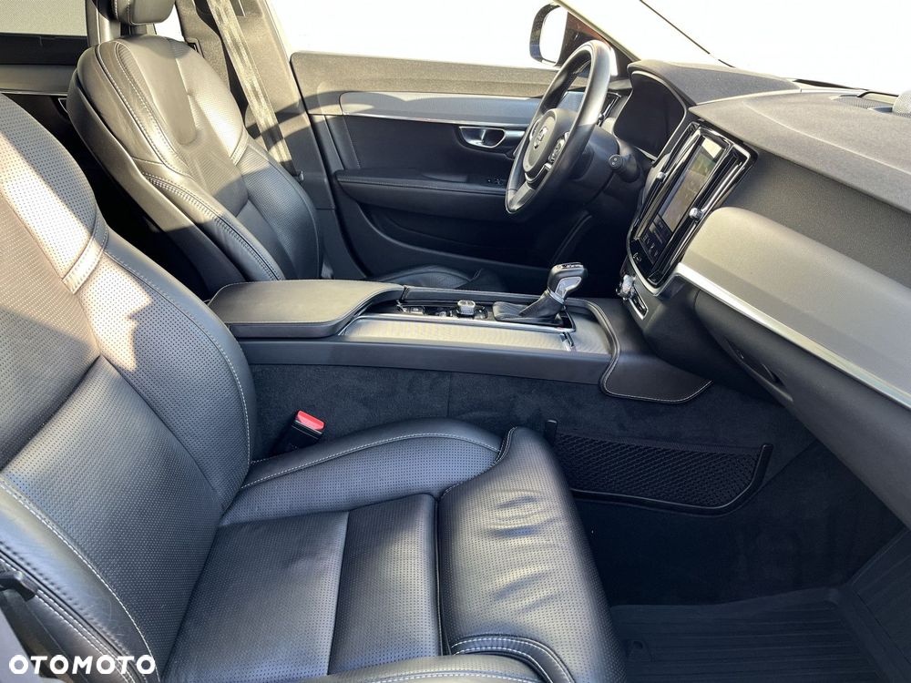 Volvo V90 Cross Country - 34