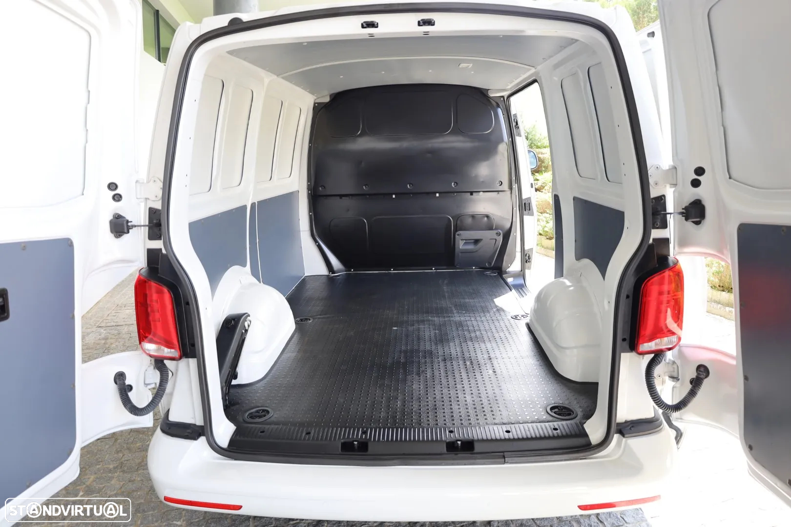 VW Transporter 2.0 TDI Business - 14