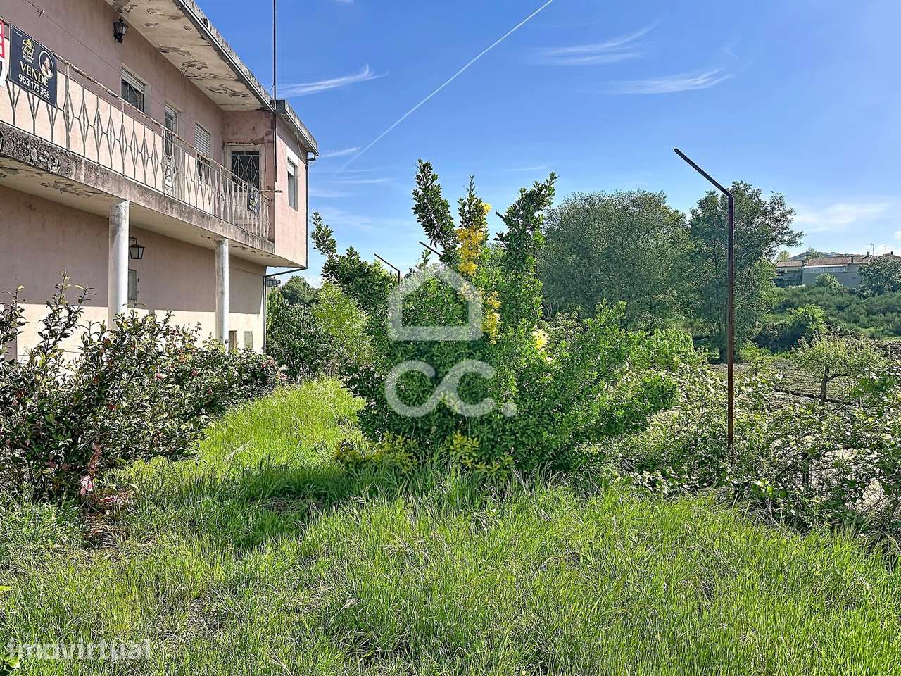Moradia com Grande Potencial e Vista para campo e cidade - Grande imagem: 2/33