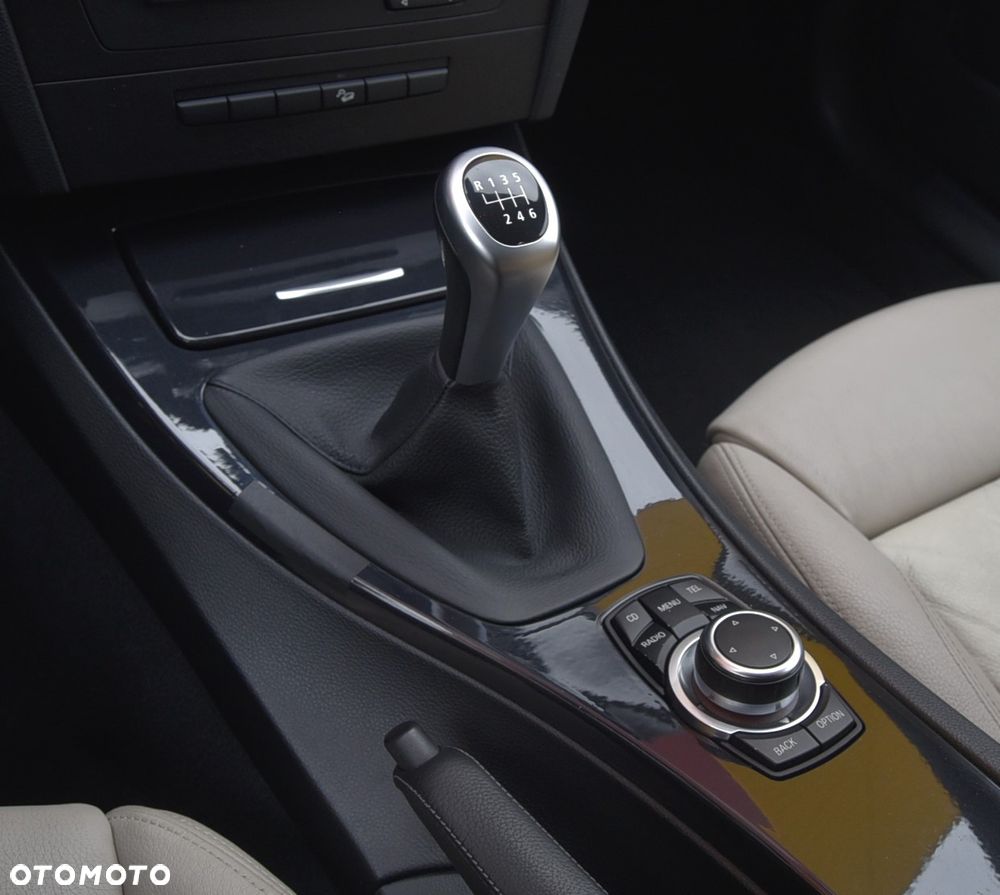 BMW Seria 3 325xi - 23