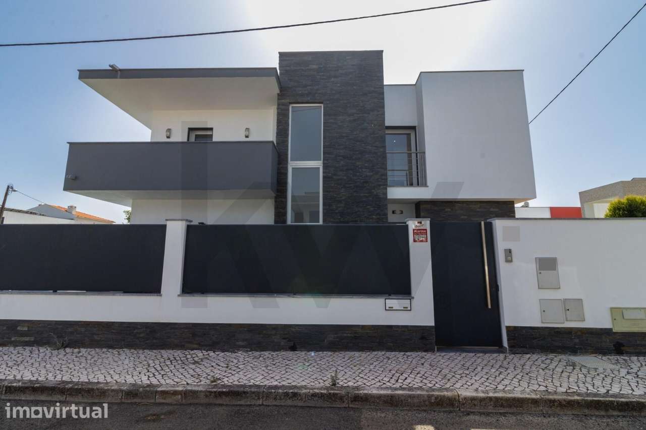 Moradia T4 Isolada com Piscina, Jardim, Garagem e 319 m2 | Bicesse, Ca - Grande imagem: 4/45