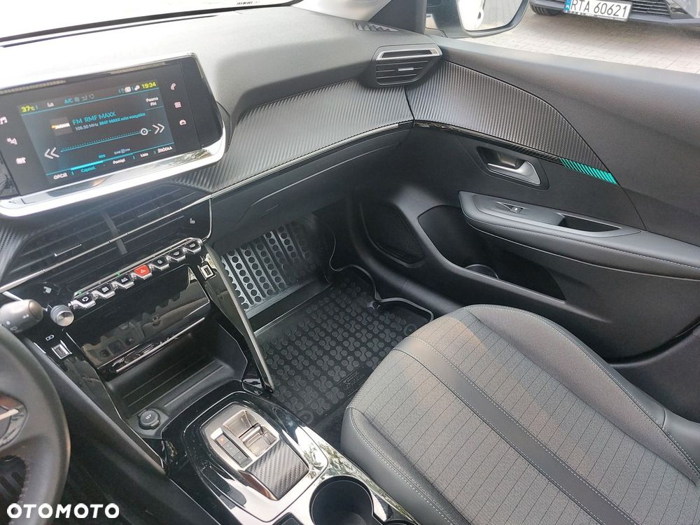 Peugeot 208 - 18