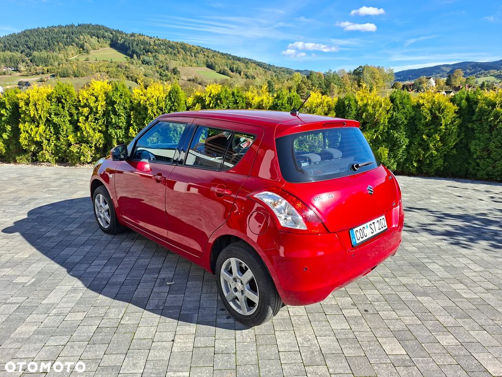Suzuki Swift 2012 photo 3