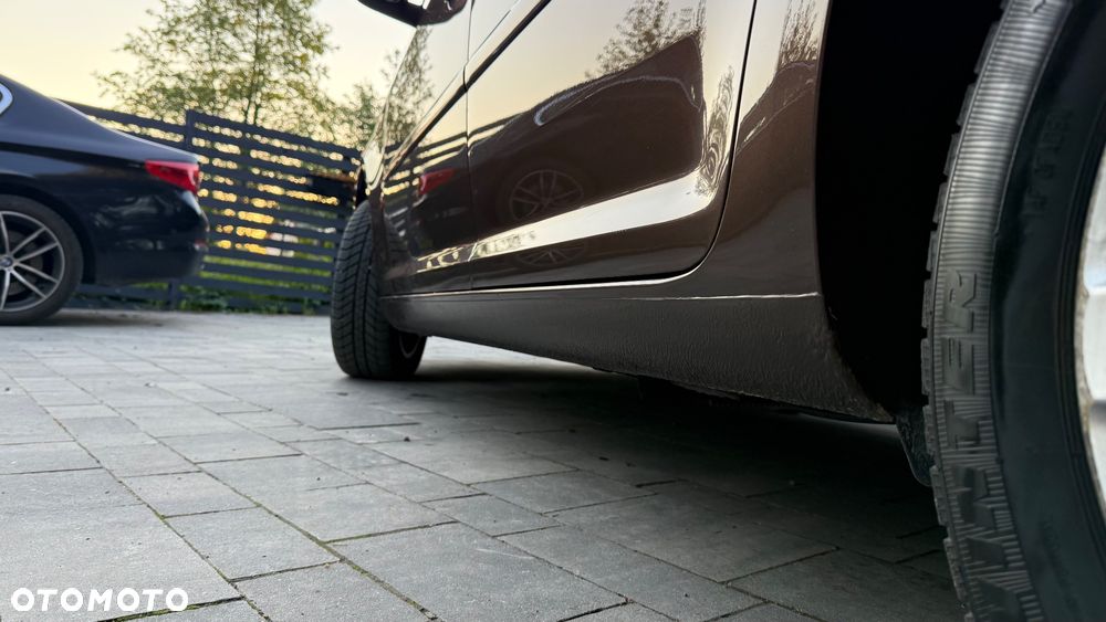 Volkswagen Touran 2.0 TDI DPF STYLE - 14