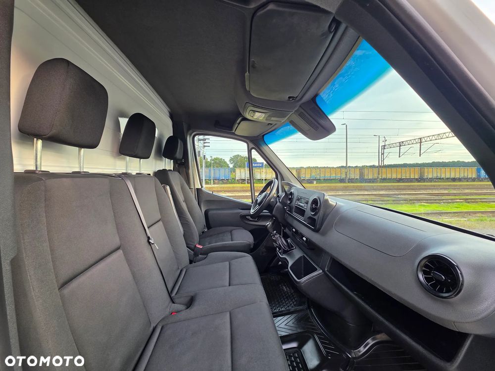 Mercedes-Benz Sprinter - 23