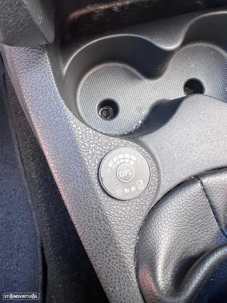 Dacia Sandero - 11