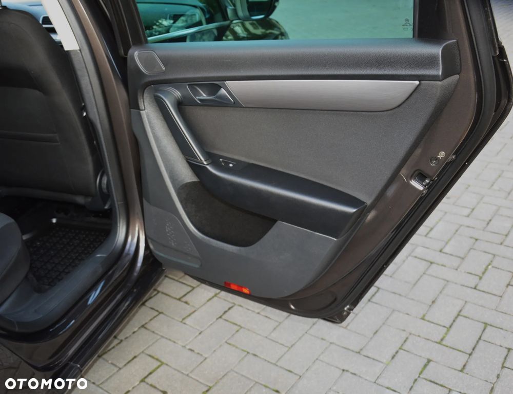 Volkswagen Passat - 38