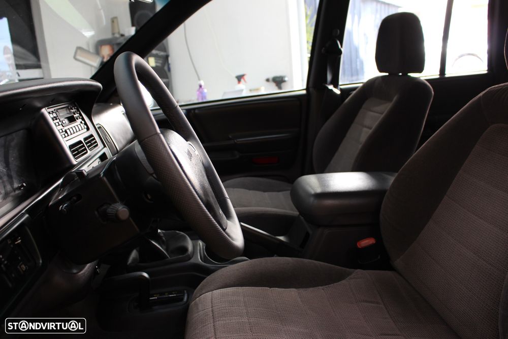 Jeep Grand Cherokee 2.5 TD Laredo - 39