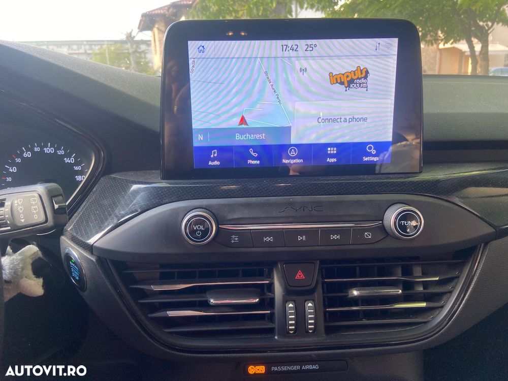 Ford Focus 1.5 EcoBlue Start-Stopp-System ST-LINE DESIGN - 12
