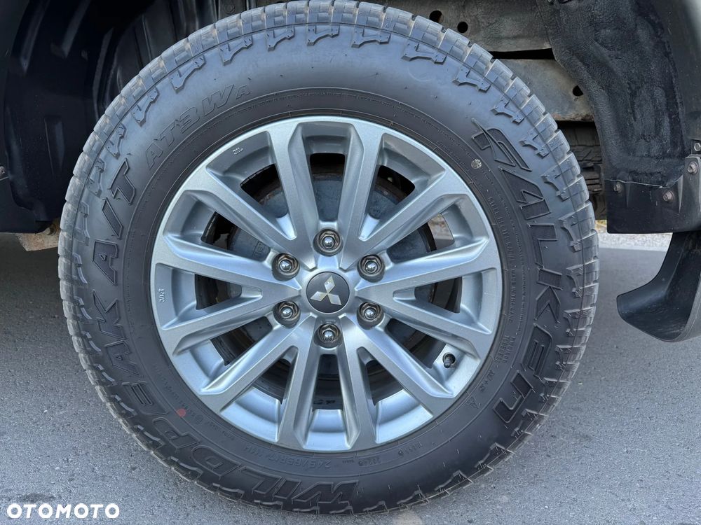 Mitsubishi L200 2.4 d DC Instyle Premiere Edition - 10