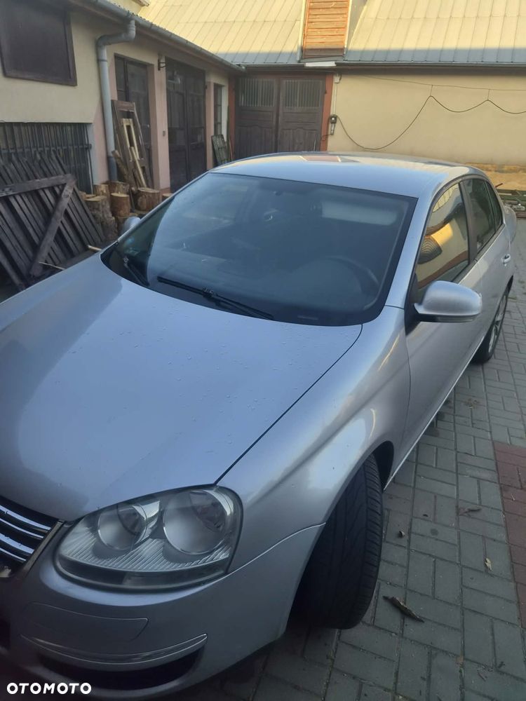 Volkswagen Jetta 1.9 TDI Comfortline - 2