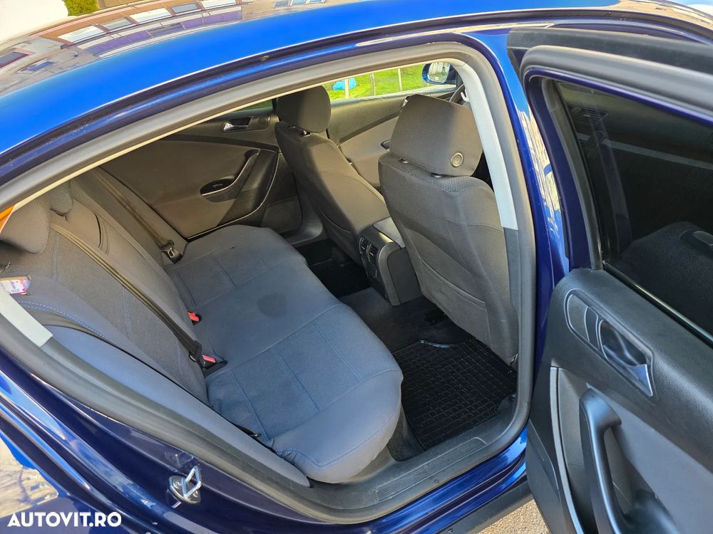 Volkswagen Passat 2.0TDI Comfortline DPF DSG - 11