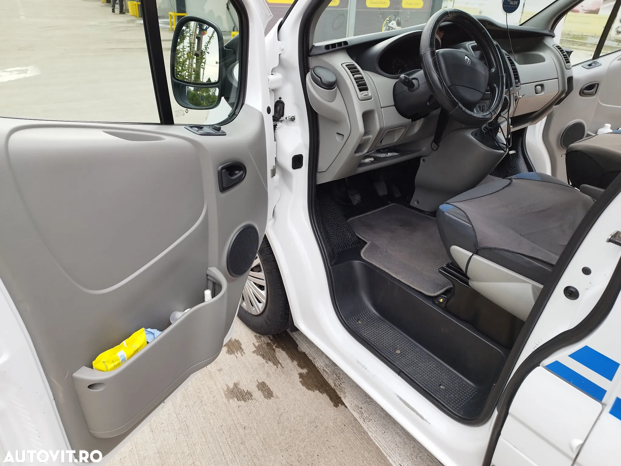 Renault TRAFIC - 12