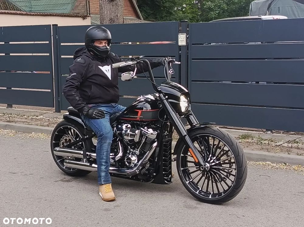 Harley-Davidson Softail Breakout - 2